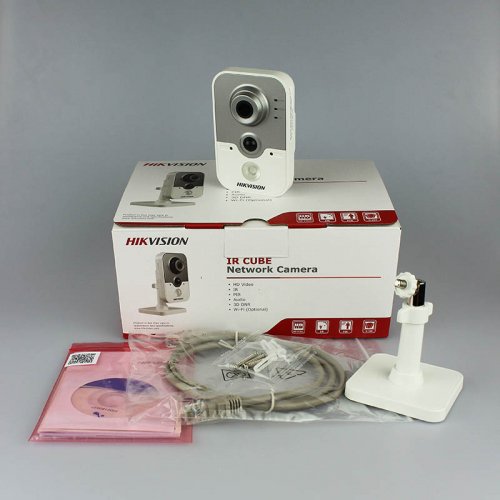 IP Камера Hikvision DS-2CD2410F-IW (4 мм)
